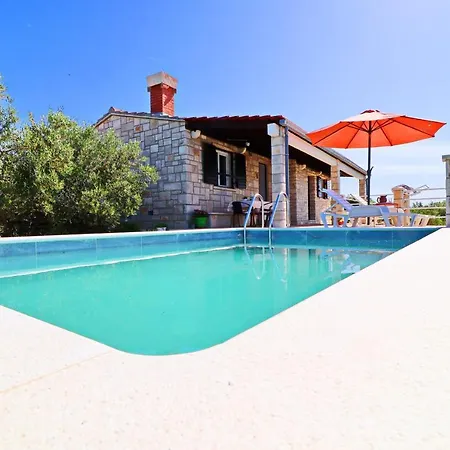 בית נופש Zule *