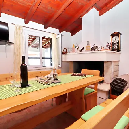 Holiday home Zule Zrnovo